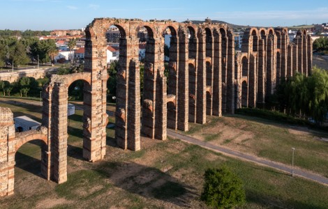 Luftaufnahme einer römischen Wasserleitung