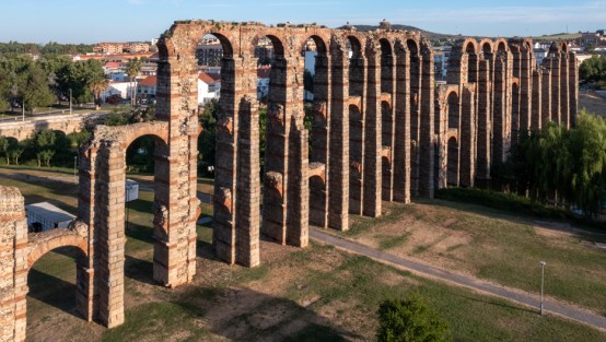 Luftaufnahme einer römischen Wasserleitung.