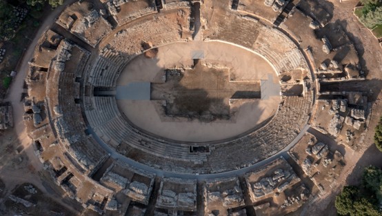 Luftaufnahme einer römischen Arena.
