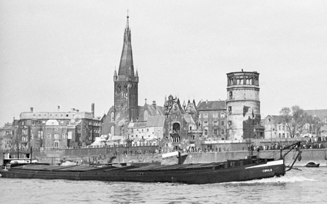 Der Rhein und das Rheinufer in Düsseldorf