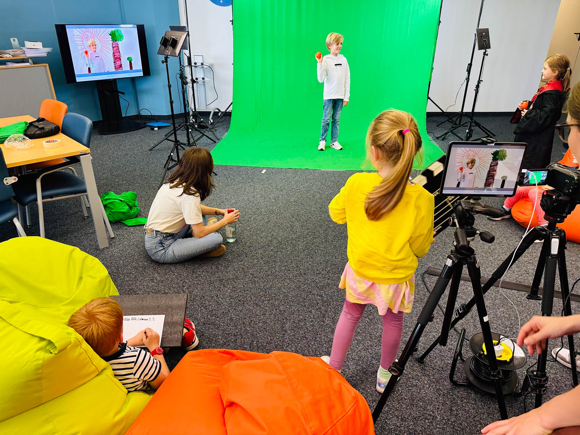 Traumwelten entstehen vor dem Greenscreen im MediaLab 