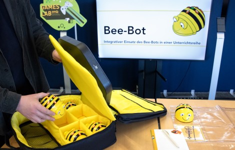 Bee-Bot mit Tasche 