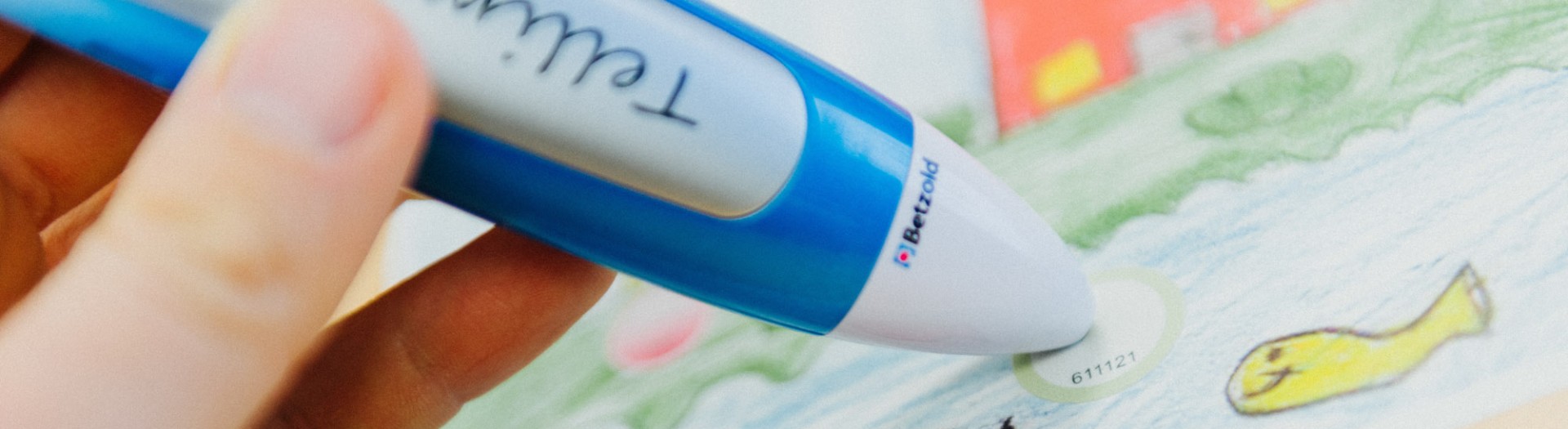 Mit einem Tellimero wird ein Sticker angewählt.