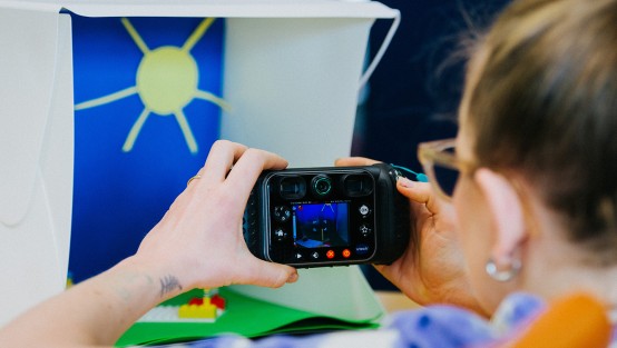 Szene mit Kinderkamera fotogrefieren