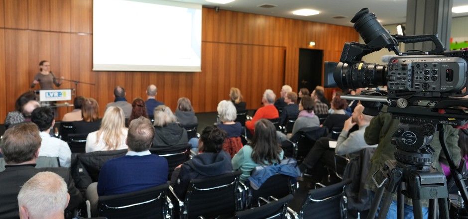 Drehteam auf der Gedenkveranstaltung