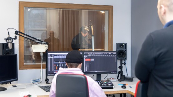 Tonstudio mit Sprecherkabine