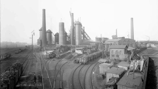 Panorama der Eisenhütte Oberhausen I mit Gleisanlagen im Vordergrund