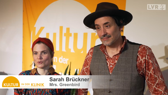 Eine Musikerin und ein Musiker im Interview