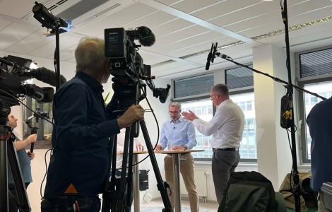 Kamerateam bei Dreharbeiten