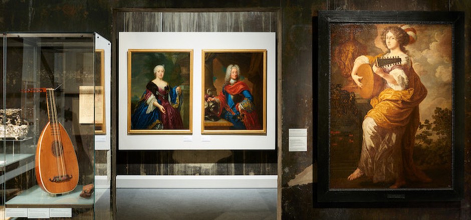 Ausstellungsraum mit der Sonderausstellung "Eine Klasse für sich. Adel an Rhein und Ruhr"