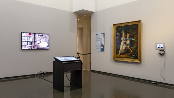 Touch- und Filmstation zur Provenienz Forschung im Ausstellungsraum des Stadtmuseums. Foto: Anette Hiller Touch- und Filmstation zur Provenienz Forschung im Ausstellungsraum des Stadtmuseums.