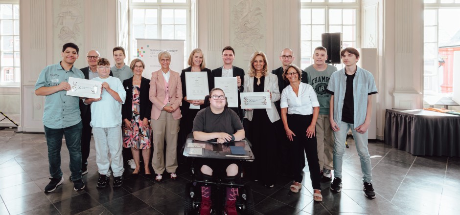Foto: Tim Fischer | LVR-ZMB Kooperationspartner bei der Unterzeichnung im Kaisersaal in Brauweiler