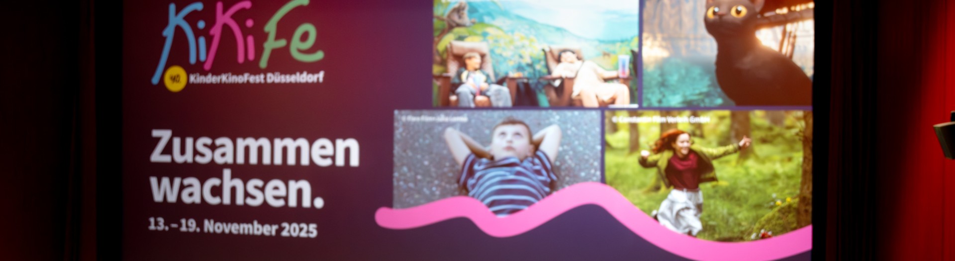 Leinwand im Kino mit dem Logo des KinderKinoFestes