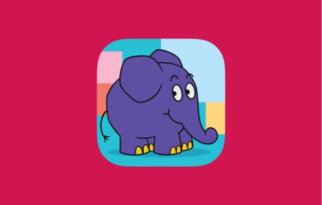 Kleiner blauer Elefant vor bunten Kacheln