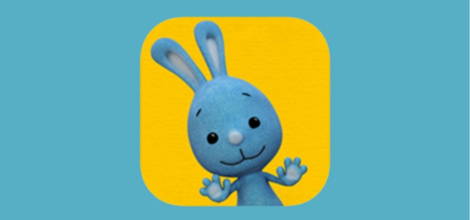 Kleines blaues Kaninchen vor gelbem Hintergrund